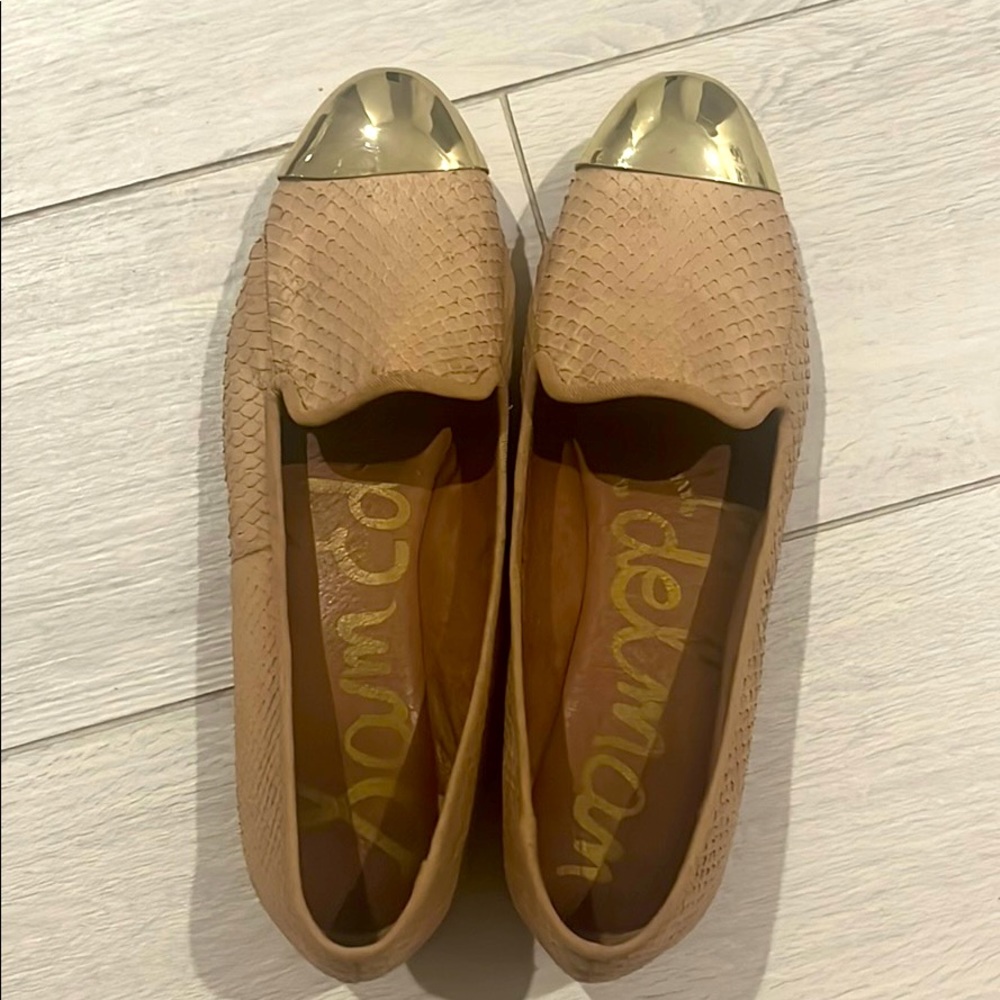 Sam edelman close toe flat